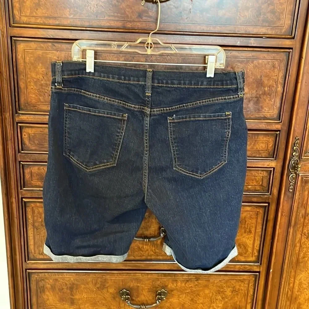 Old Navy Sweet Heart woman’s denim shorts. - Picture 5 of 9